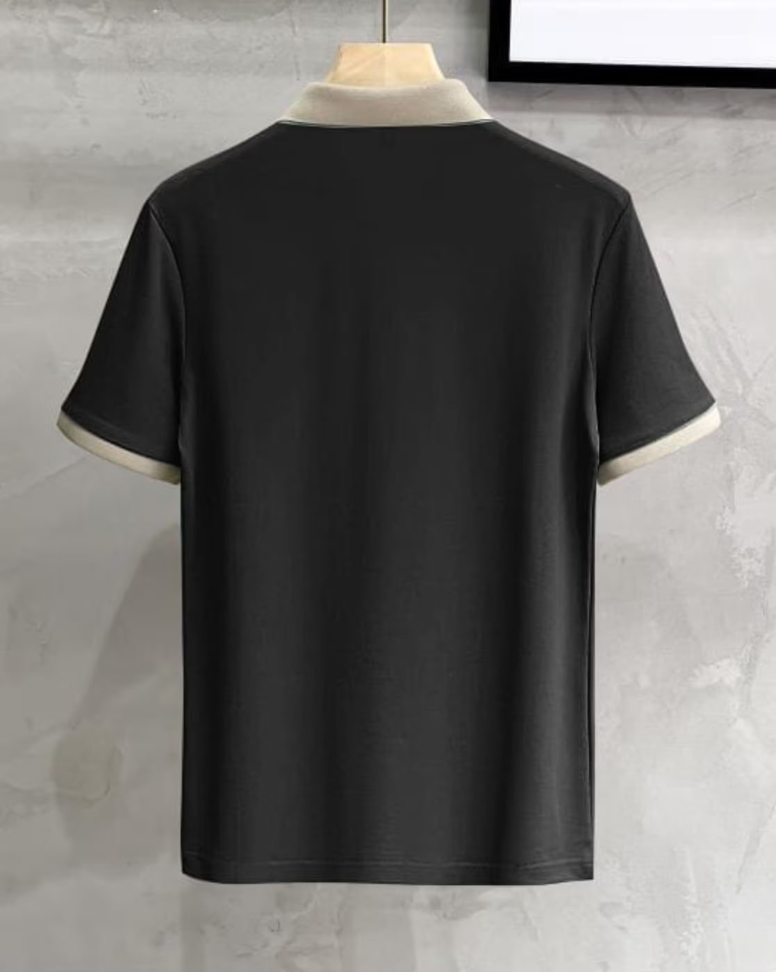 U Logo Black