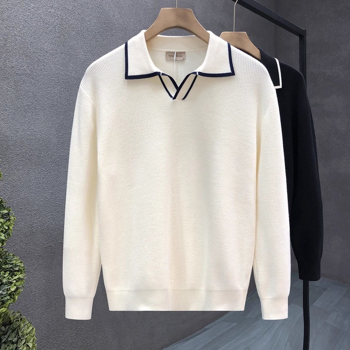 Woolan V Neck White