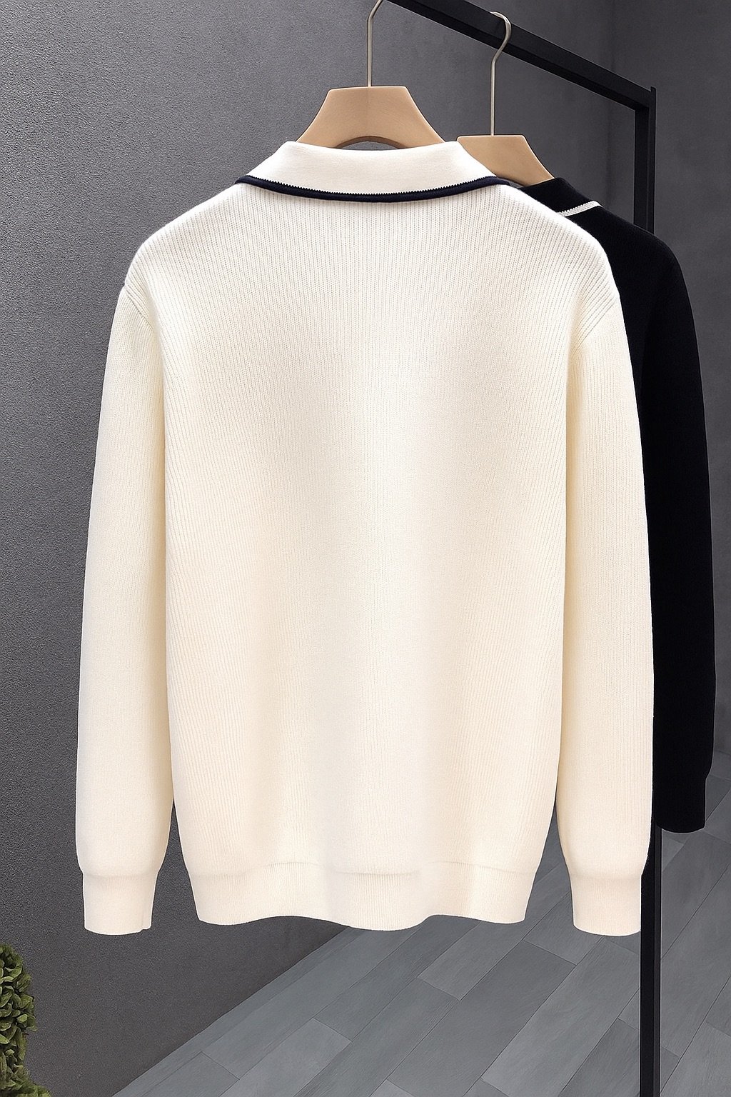 Woolan V Neck White